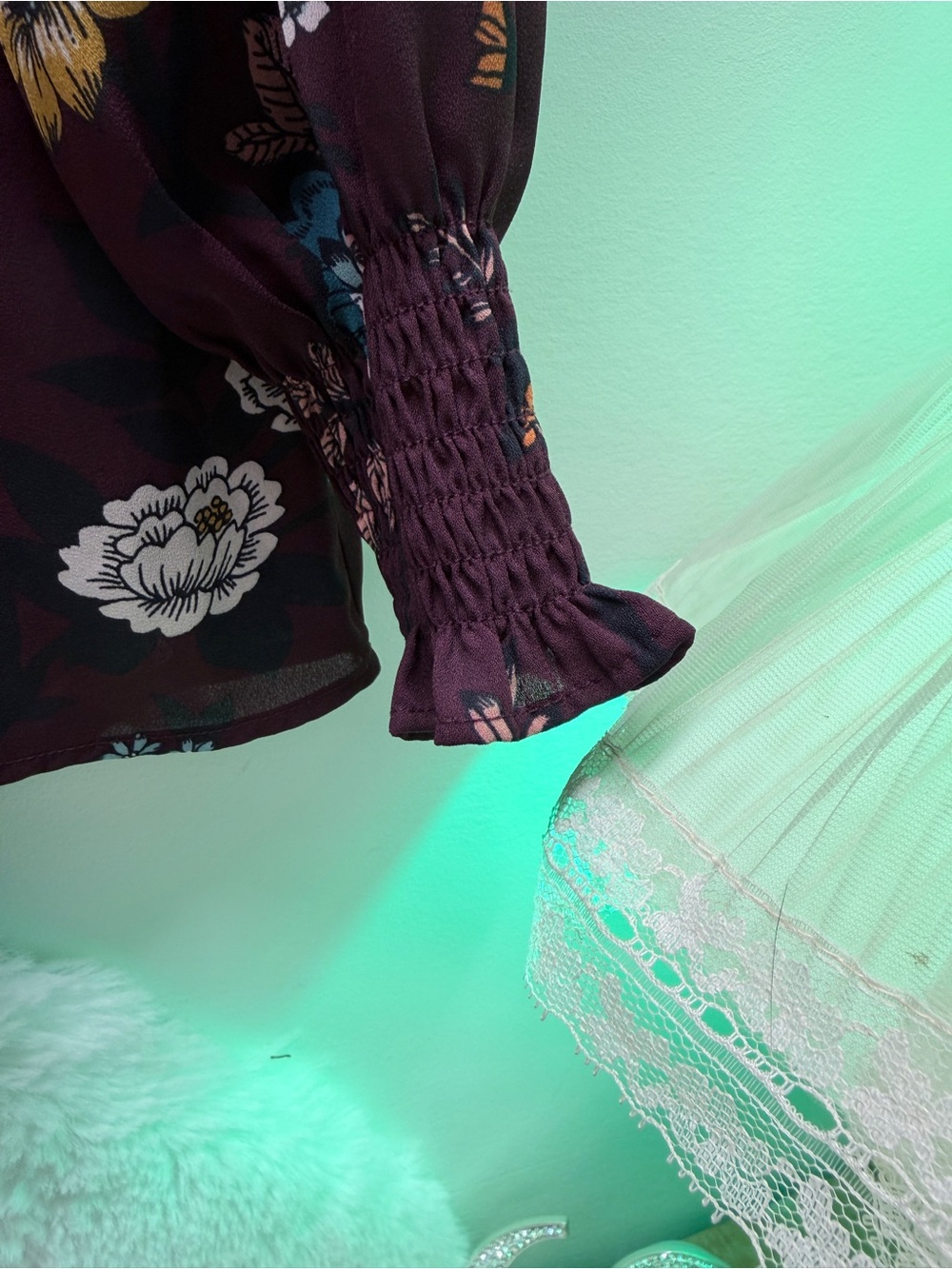 Floral V-Neck Blouse Rich Plum w/ Ruffled Cuffs Light Weight Summer Dressy Top 💝 - Picture 3 of 5